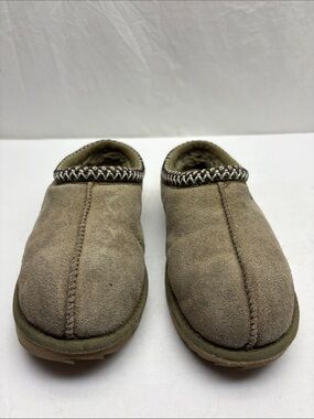 UGG Tasman slippers for women’s SZ 6, box 66